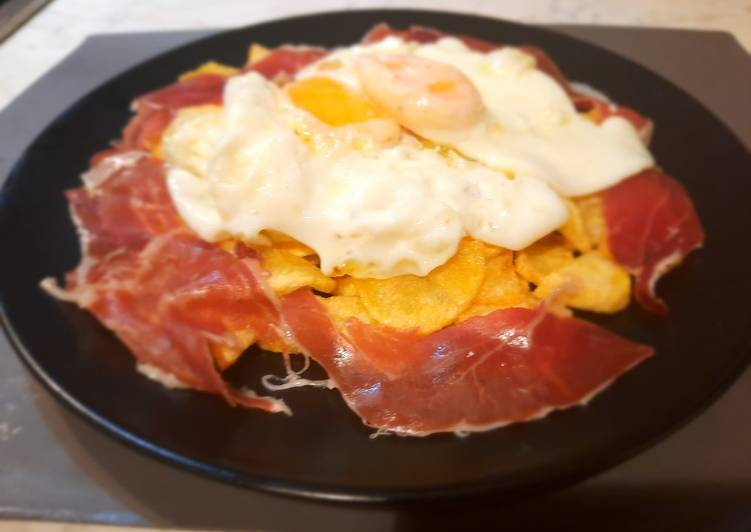 Huevos rotos con jamón