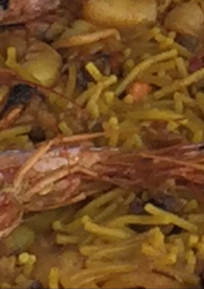 Una foto de Fideuá de marisco Gandía