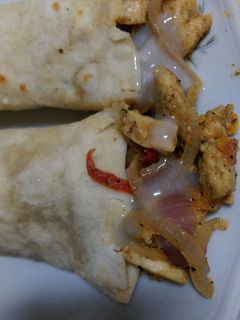 صورة لوصفة شاورما فراخ بالبرتقال والليمون وصوص الثوميه 😋😍😜