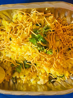 आलू मटर पोहा (Aloo matar poha recipe in hindi) रेसिपी मुख्य फोटो
