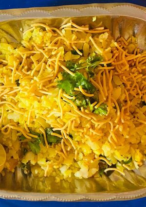 आलू मटर पोहा (Aloo matar poha recipe in hindi) रेसिपी मुख्य फोटो