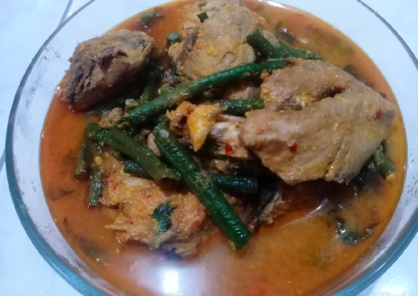 6. Tongkol kuah pedas dengan kacang panjang dan kemangi