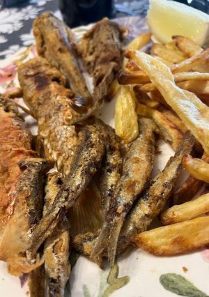 Una foto de Pescadito Frito con Patatas !!!!