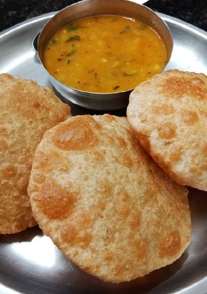 A picture of Bedmi kachori.