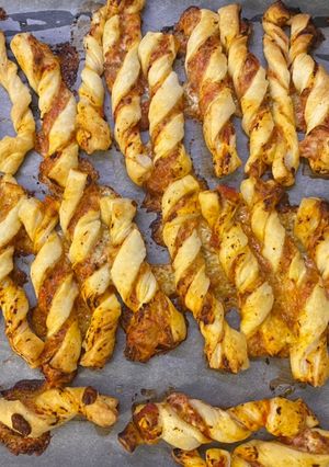Pizzás csavart leveles tésztából recept fotója