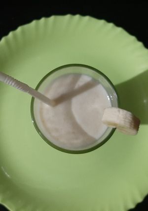 बनाना मिल्क शेक (banana milkshake recipe in marathi) रेसिपी चे मुख्य फोटो 