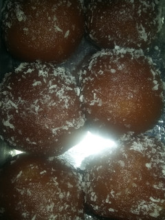 गुलाब जामुन (Gulab jamun recipe in hindi) रेसिपी मुख्य फोटो