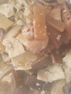 Una foto de Pollo con Bambú, y Setas, estilo chino!!😋🍄🍗