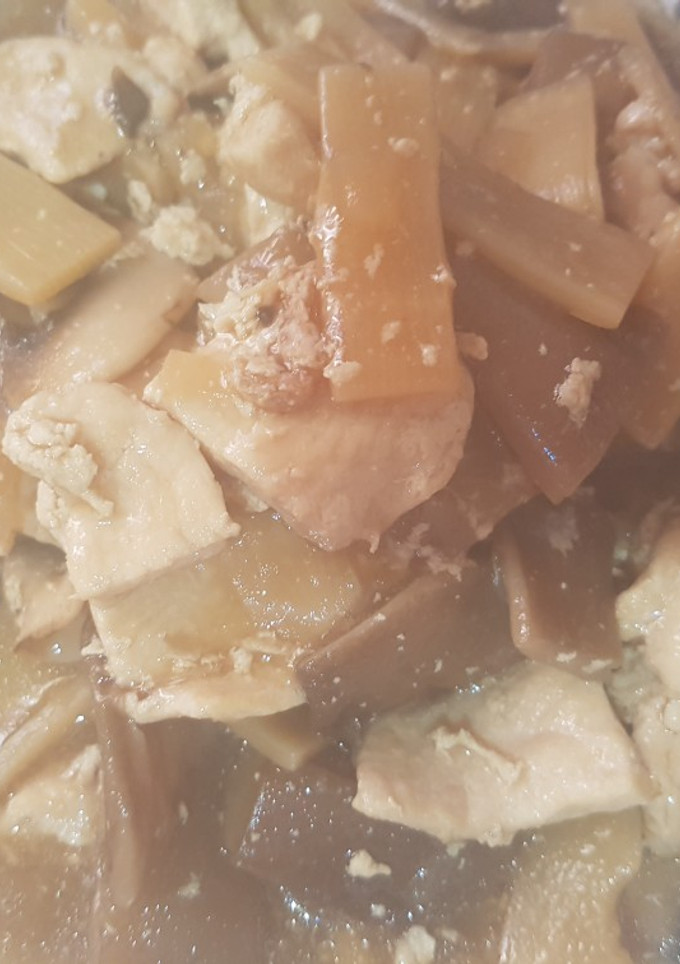 Una foto de Pollo con Bambú, y Setas, estilo chino!!😋🍄🍗