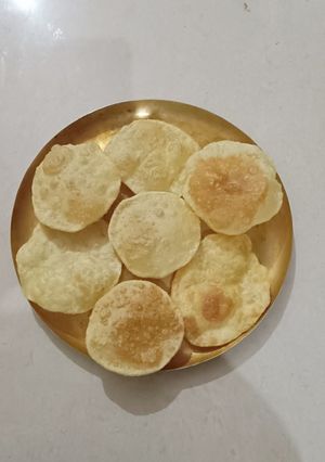 লুচি (luchi recipe in Bengali) রেসিপির প্রধান ছবি