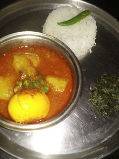 আলু কড়াইশুঁটি দিয়ে পাতলা ডিমের ঝোল (aloo karaishuti diye patla dimer jhol recipe in Bengali) রেসিপির প্রধান ছবি