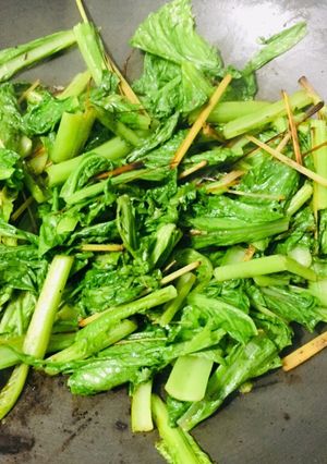 Hình của món Cải bẹ xanh xào sả.