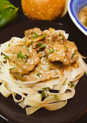 A picture of Beef Stroganoff.