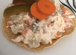 Una foto de Ensalada de pollo fácil, rápida y reducida en grasa 🍗🥗