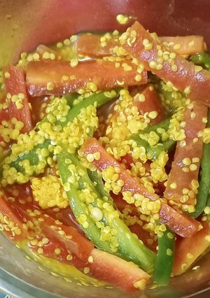 રાઈ વાળા ગાજર મરચા નું અથાણું (Rai Vala Gajar Marcha Athanu Recipe In Gujarati) રેસીપી મુખ્ય ફોટો