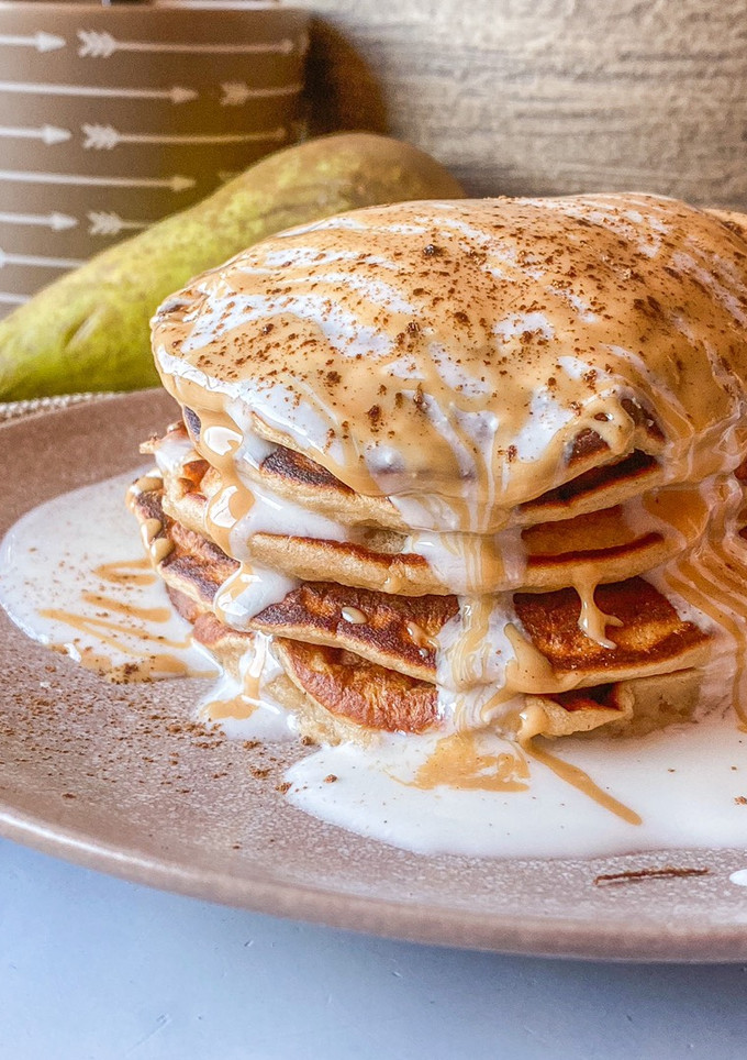 Una foto de Tortitas de pera, kéfir y almendras