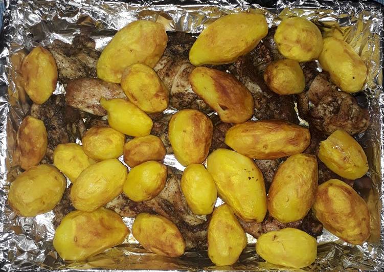 Recipe of Easy Baked chicken and potatoes in 26 Minutes at Home