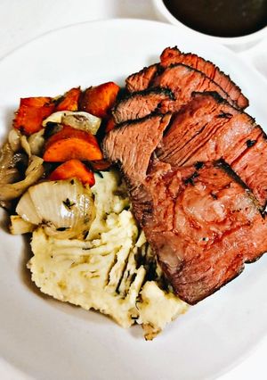 A picture of Oven Tip Roast With Carrots And Onions.