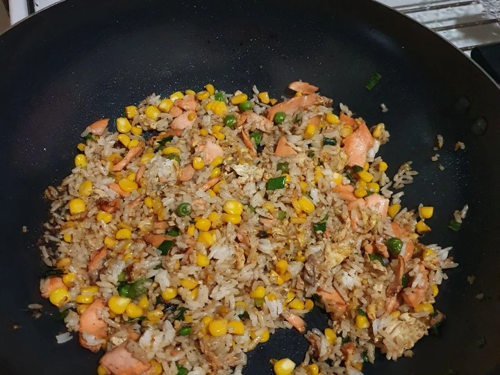 Simple Way Make Recipe Salmon Fried Rice that is Delicious, Can Spoil the Tongue}