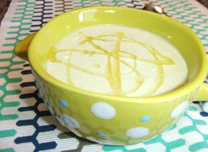 Foto principal de Sopa fría de melón y aguacate a la lima