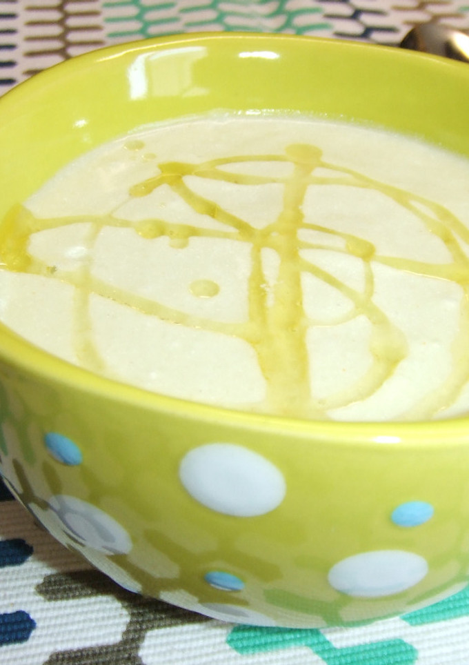 Una foto de Sopa fría de melón y aguacate a la lima