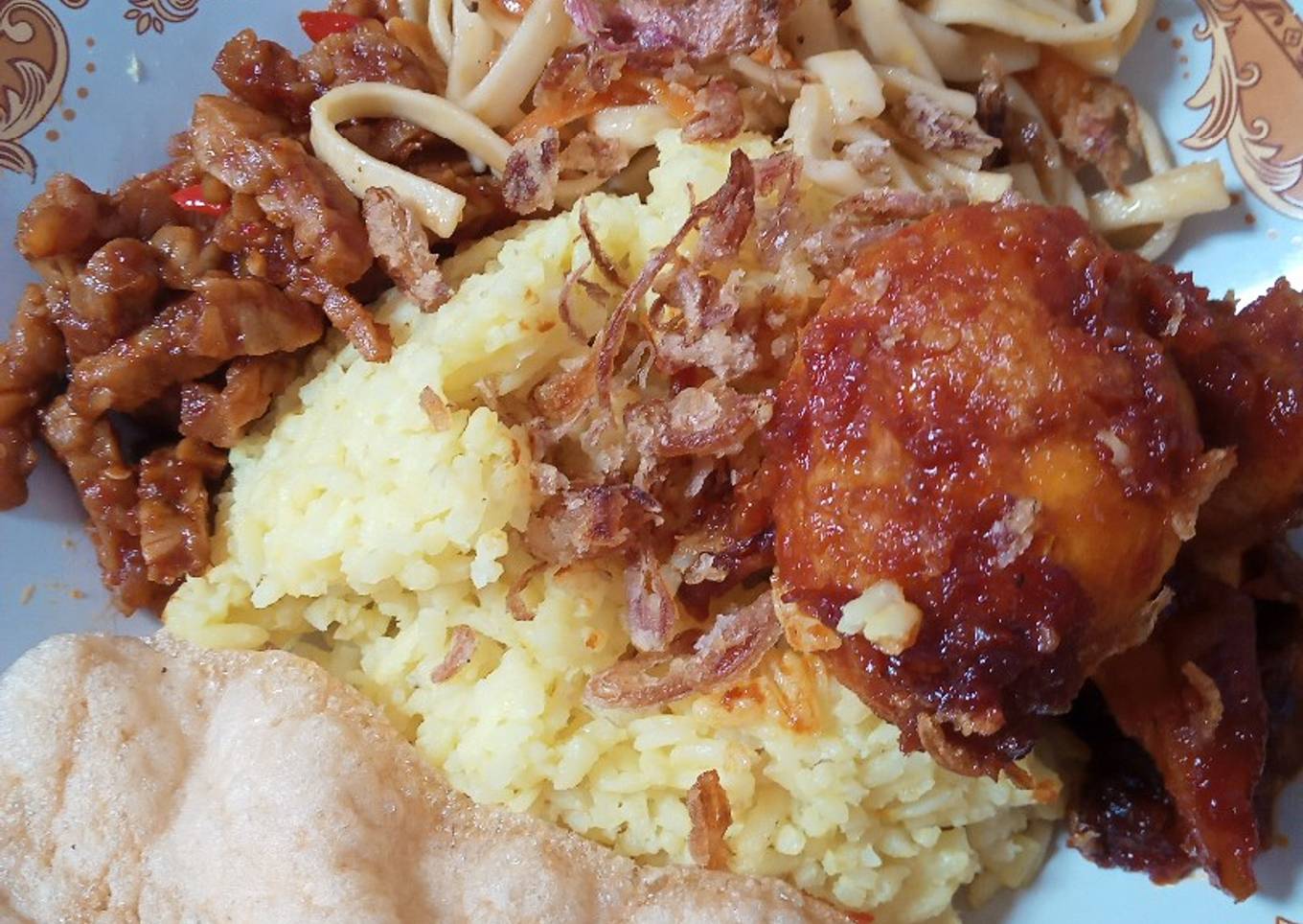 Nasi kuning bumbu habang banjarmasin