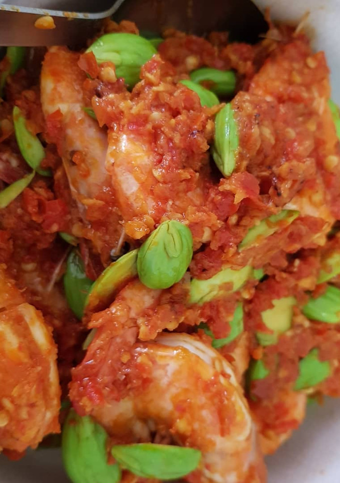 A picture of Sambal prawn with stinky bean.