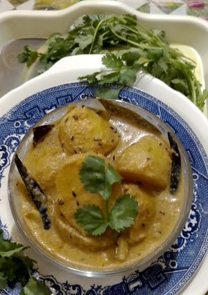 নিরামিষ কাশ্মীরী আলুর দম (niramish kashmiri aloor dum recipe in Bengali) রেসিপির প্রধান ছবি
