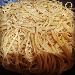A picture of Easy Garlic Noodles.