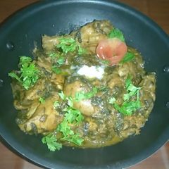 A picture of Desi palak gosht (Palak chicken).
