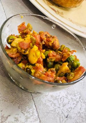 A picture of Gajar matar aaloo.