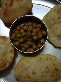 ছোলে ভটুরে (chhole bhature recipe in Bengali) রেসিপির প্রধান ছবি