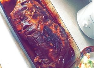 Una foto de Costillitas de cerdo al horno con salsa BBQ