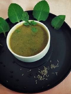 கற்பூரவல்லி/ஓமவல்லி இலை ரசம்(karpooravalli rasam recipe in tamil) செய்முறை முக்கிய புகைப்படம்