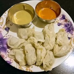 A picture of Chicken Momos.