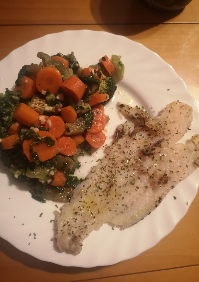 Una foto de Panga a la plancha con verdura