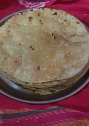 ફુલકા રોટલી (Fulka Rotli Recipe In Gujarati) રેસીપી મુખ્ય ફોટો