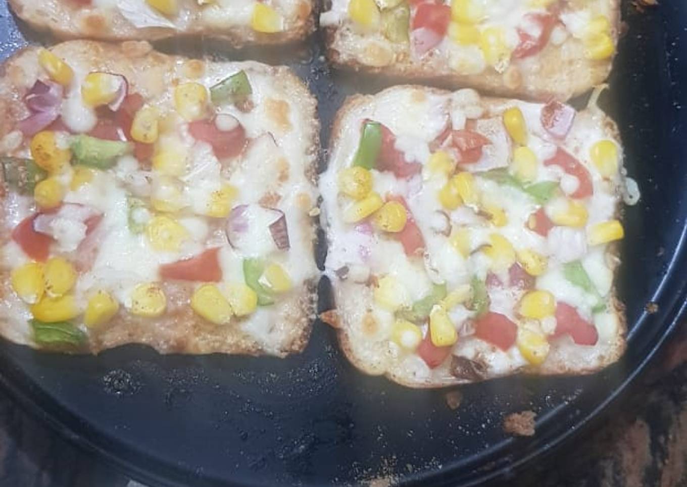 Bread pizza-simple recipe for pizza lovers in lockdown