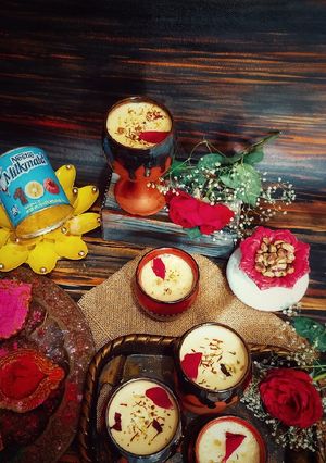 কেশর পেস্তা ঠান্ডাই (kesar pista thandai recipe in Bengali) রেসিপির প্রধান ছবি
