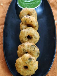 राइस मेदू वड़ा(rice medu vada recipe in hindi) रेसिपी मुख्य फोटो