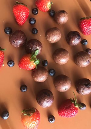 A picture of Fruit balls.