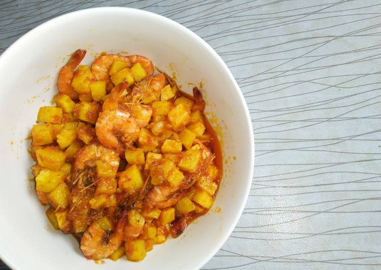 Langkah Mudah untuk Menyiapkan Sambal goreng kentang udang, Lezat