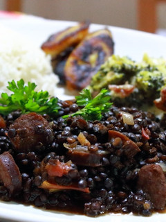 Una foto de Lenteja caviar con chorizo y tocineta