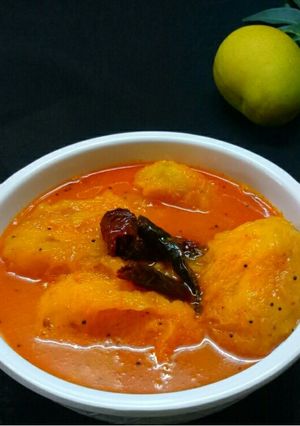 A picture of Ripe mango curry.