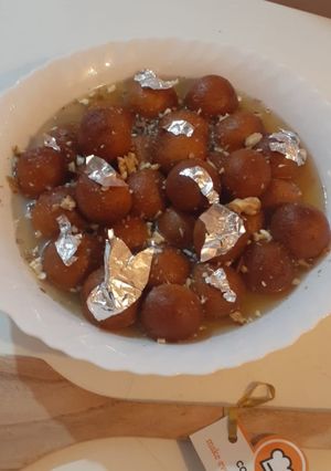 A picture of Gulaab jamun.