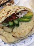 Turkey bread//Bazlama// roti pita dengan salsa ayam dan alpukat
