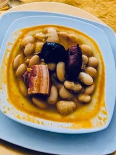 Una foto de Fabada Asturiana