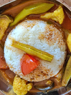 सिंधी कढ़ी और चावल(sindhi kadhi aur chawal recipe in hindi) रेसिपी मुख्य फोटो