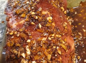 Una foto de Bondiola de cerdo en salsa de naranja y comino