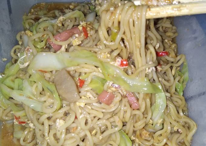 Mie goreng kuah pedas